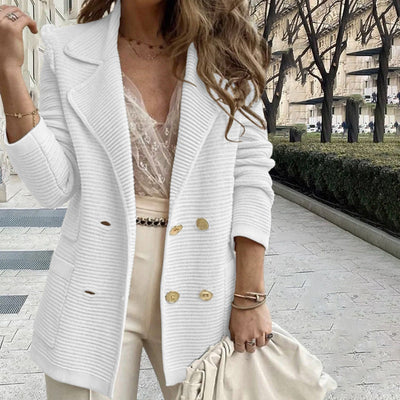 Lora – Gerippter Strickmantel