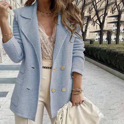 Lora – Gerippter Strickmantel